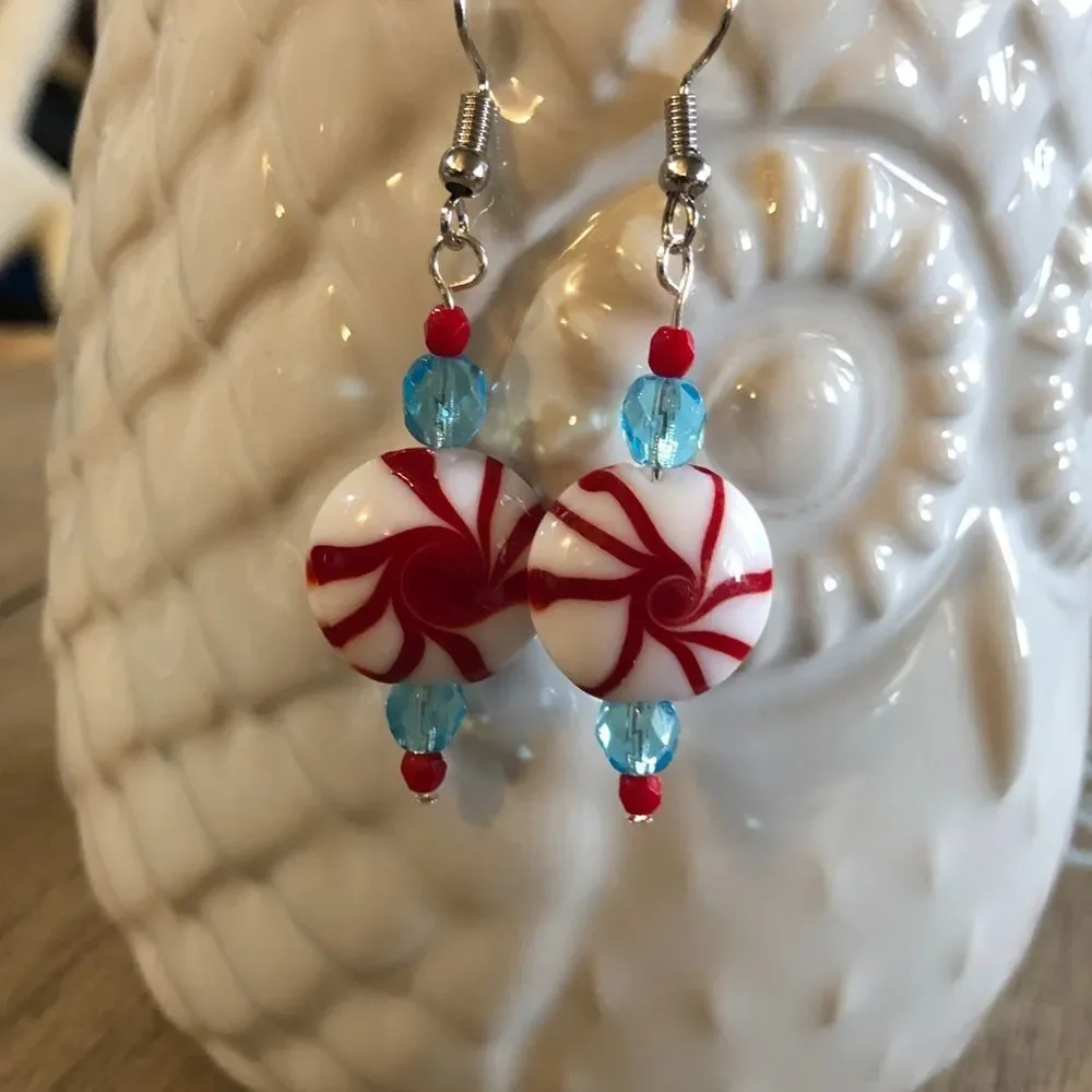 NWOT STARLIGHT PEPPERMINT LAMPWORK GLASS HOLIDAY EARRINGS